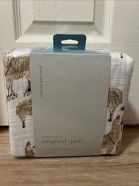 Little Unicorn Cotton Muslin Original Quilt - White with Tan Llama Print